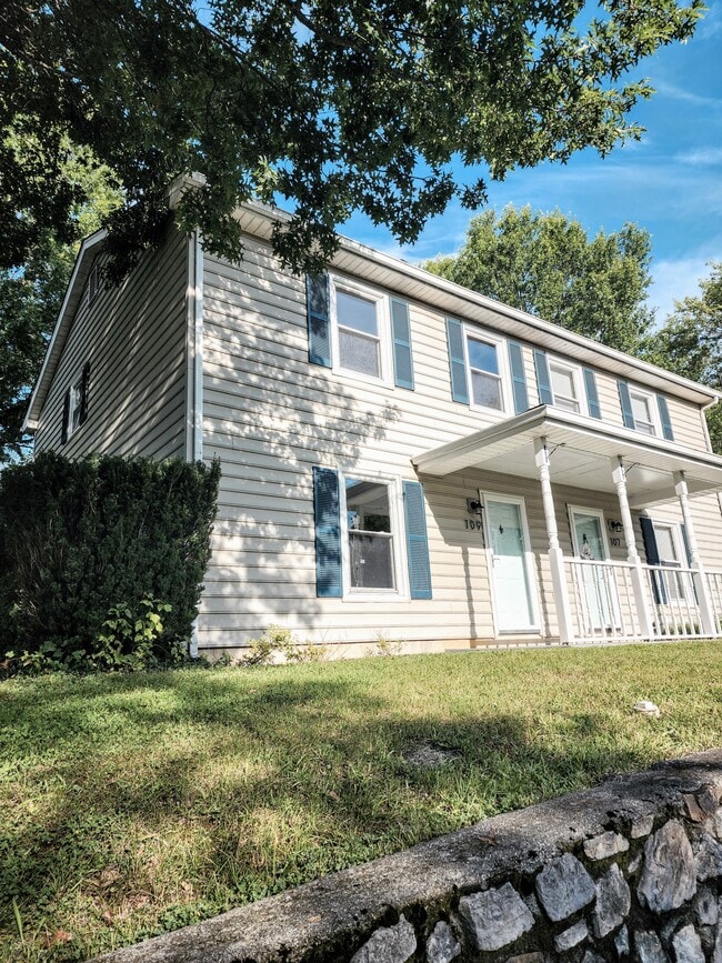 Photo - 109 N Monroe St Townhome