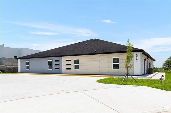 Building Photo - 3201 S 6th Ln Unit A Rental