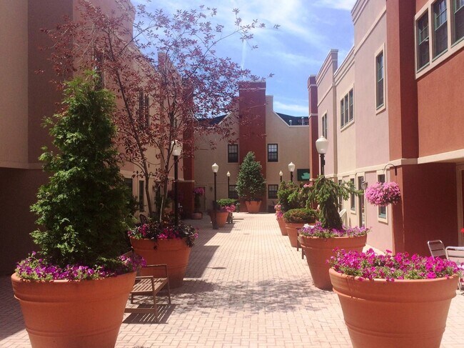 Photo - 133 Walton St