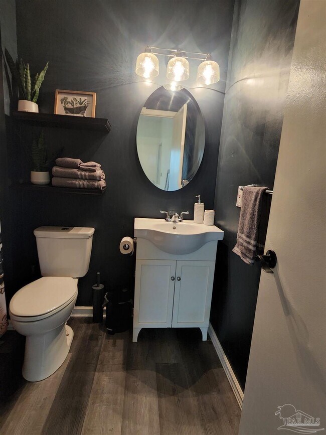 Photo - 501 E Burgess Rd