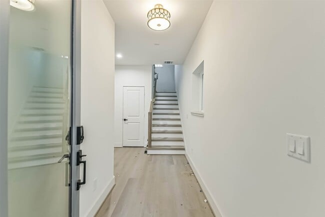 Photo - 7709 Earl Rudder Wy