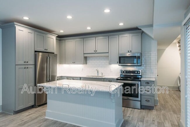 Photo - 10 Orrs Ct Unit APT B