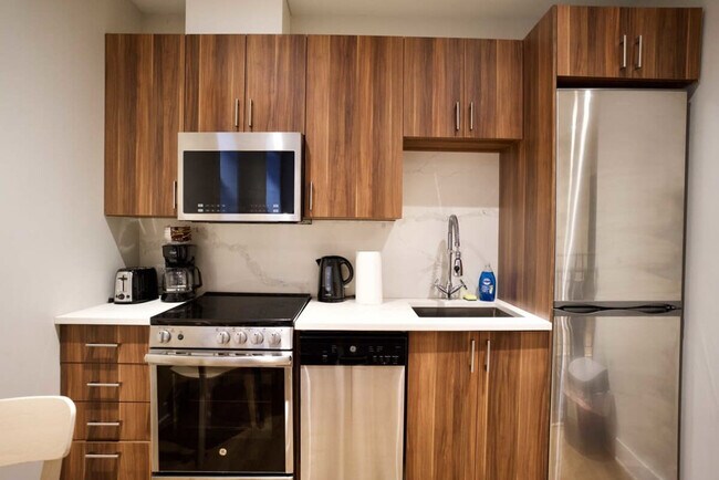 Photo - 3536 Rue Durocher Unit FL1-ID1294667P