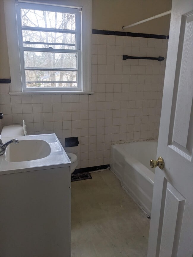 Photo - 1115 Woodrow St S