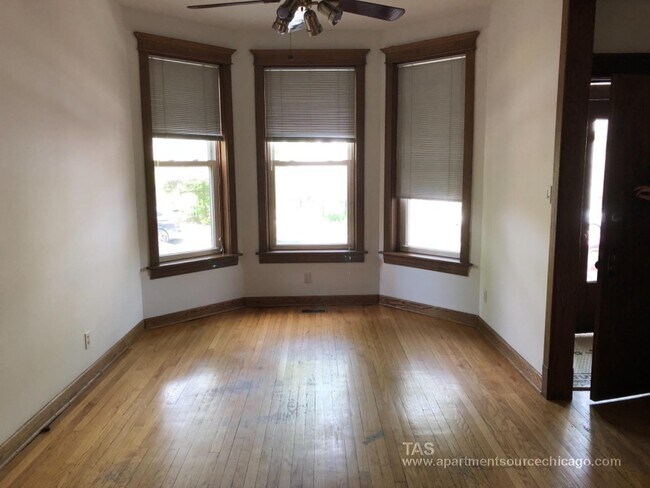 Photo - 3120 N Seminary Ave Unidad ONE