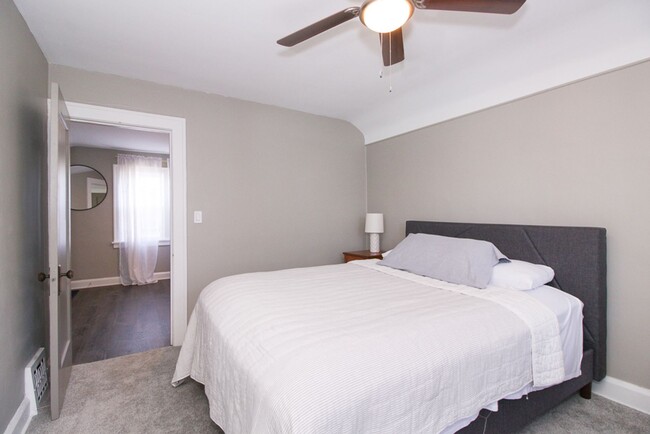 Photo - 7703 Essen Ave Unit Up