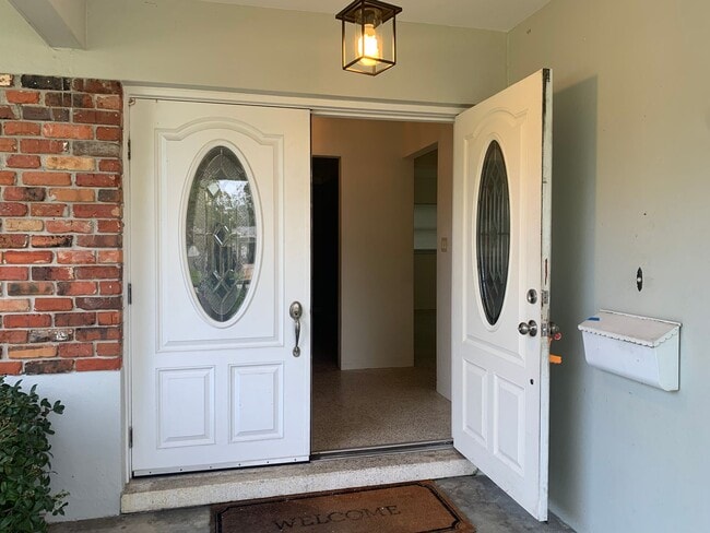 Photo - 3 Bedroom 2 Bath Spacious Home in Holiday Park