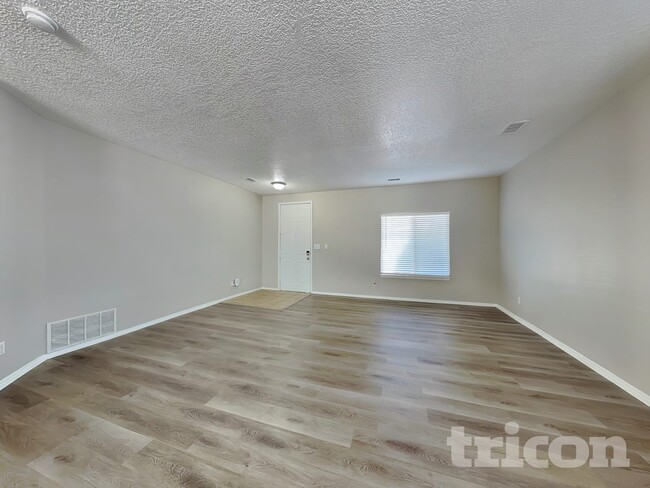 Photo - 5208 Clovis Ct NE