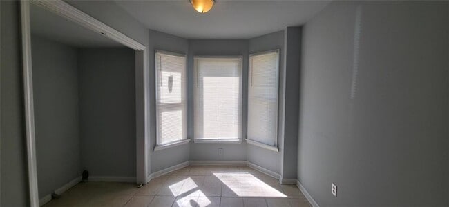 Photo - 1104 Booth Ct SW