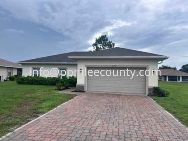 Building Photo - Fantastic 4 bedroom 2 bath 2 car garage home in Deep Creek