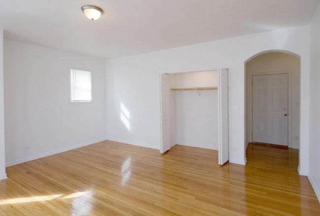 Building Photo - 8148-56 S Ingleside