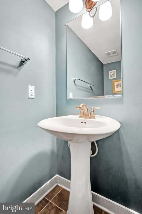 Photo - 515 Waterdale Dr