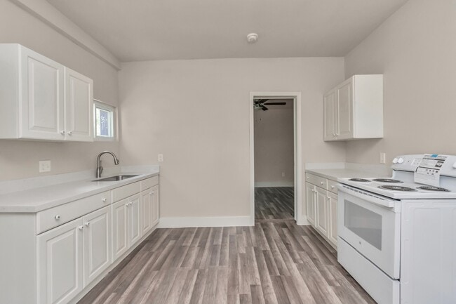 Photo - 211 Stiles St