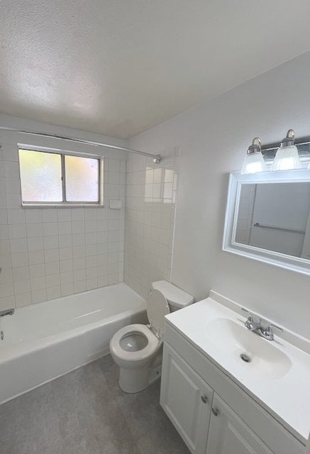 Photo - 3300 S Clarkson St Unidad 203