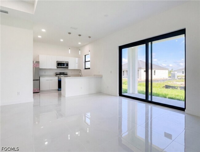 Photo - 477 Rayford St