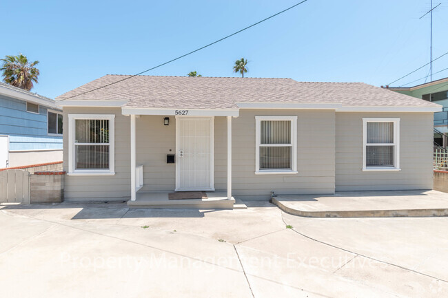 Building Photo - 3 Bedroom, 1 Bath House near Mission Bay &...