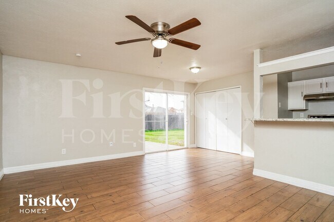 Photo - 7000 Wildbriar Ct E