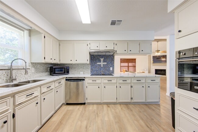 Photo - 16523 Rawhide Trail