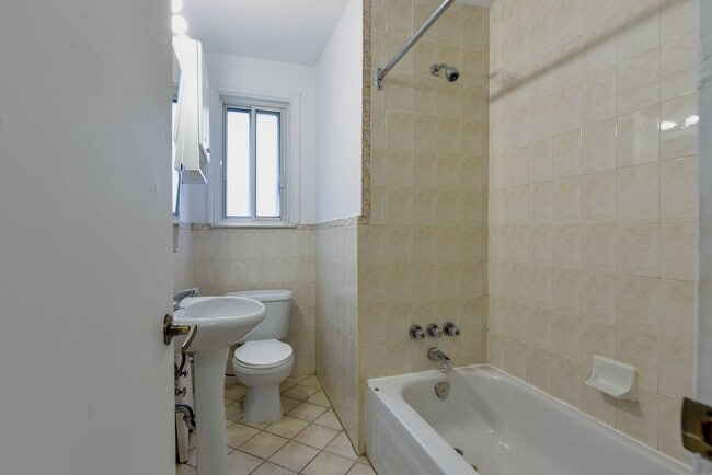 Photo - 4585 Av. Dupuis Unit 16