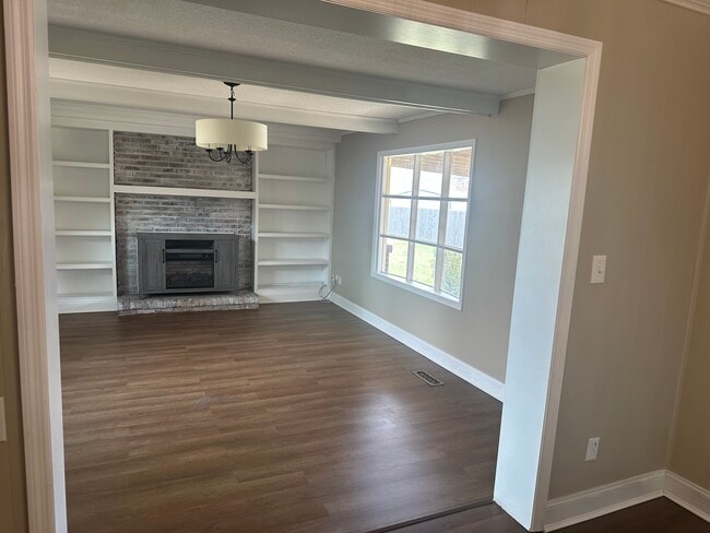 Photo - 18516 Elles Dr