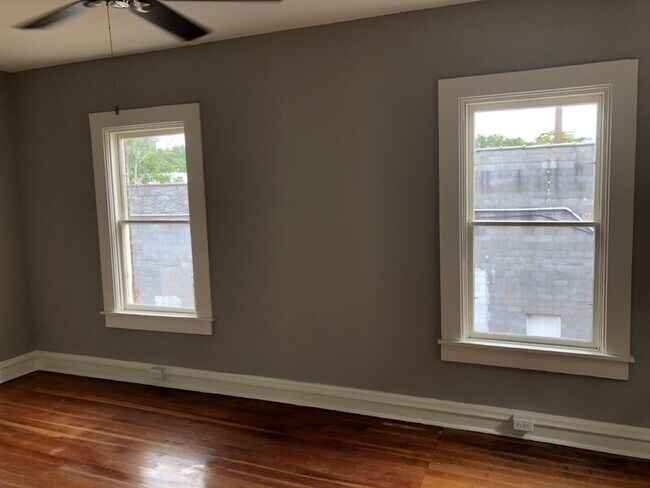 421 N Brady St Unit 11
