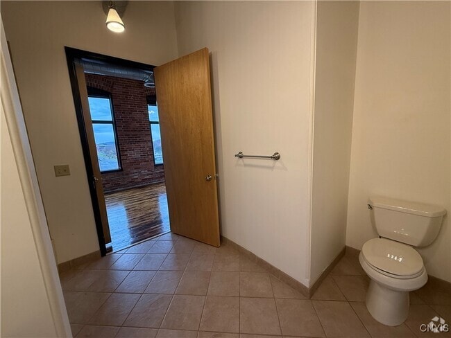 Building Photo - 421 Broad St Rental