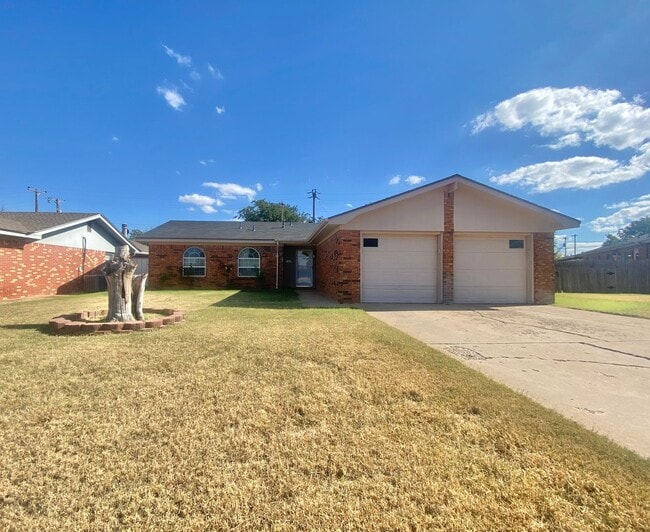 Building Photo - Great 3 bed 2 bath near West Loop 289 and ...