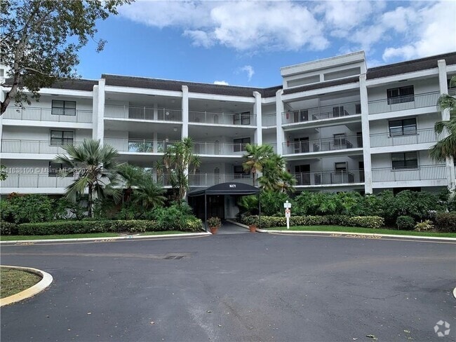 Building Photo - 16171 Blatt Blvd Unit 413 Rental