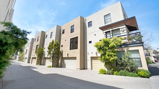 Building Photo - 153 City Limits Cir