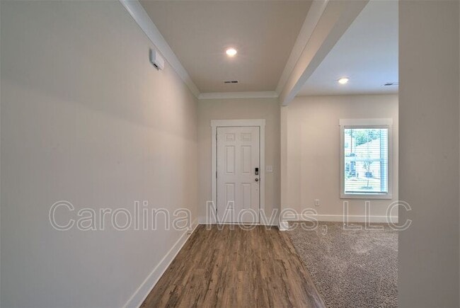 Photo - 208 Pewter Cir