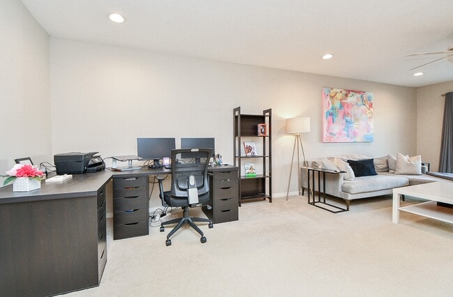 Building Photo - 2700 Bellefontaine Unit A6