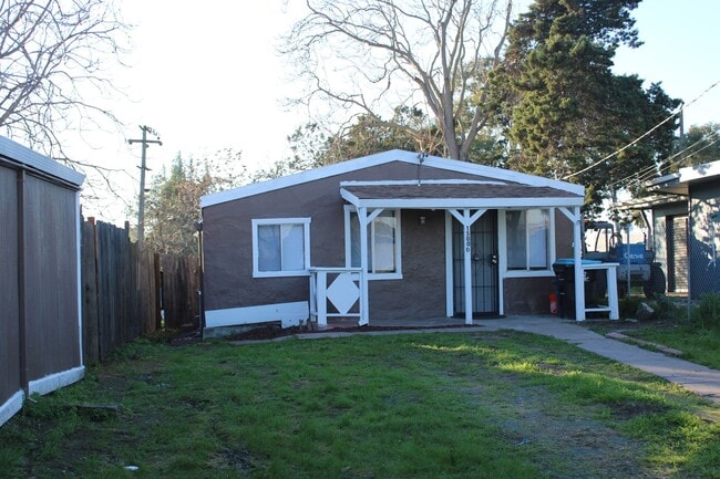 Building Photo - 1 Bedroom, 1 Bathroom House in Antioch with Washer/Dryer Hookup