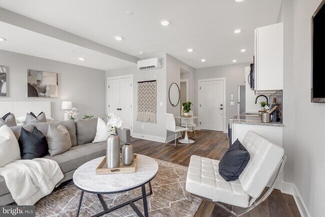 Photo - 1924 N Front St Unit 401