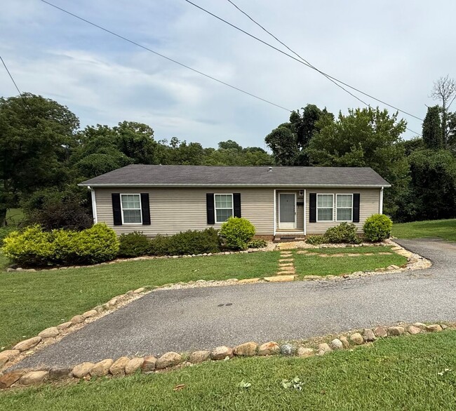 Building Photo - 5806 Quaker Pkwy