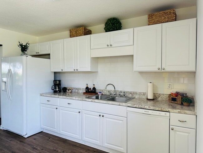 Photo - 4936 S Lakewood Dr