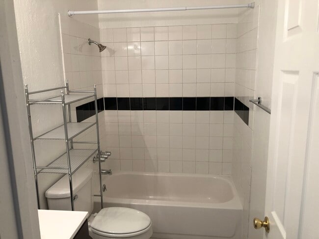 Photo - 2335 Daley St Unit 1