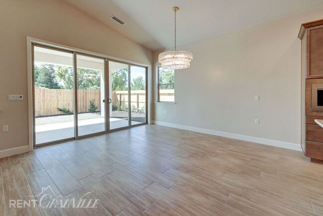 1314 E Santa Ana Ave