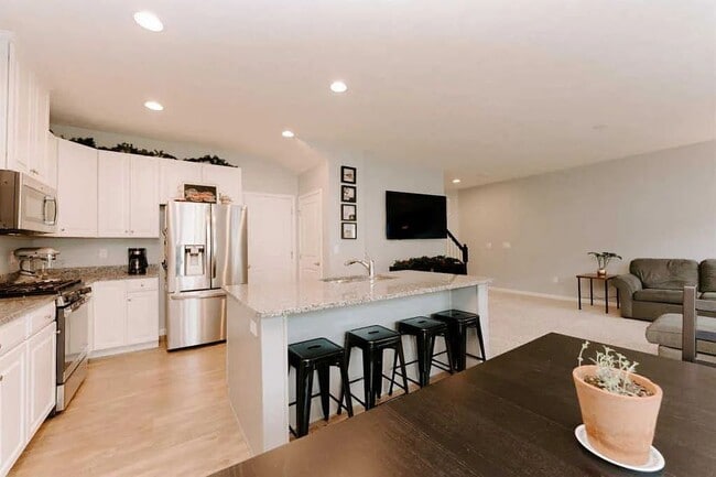 Photo - 3297 Cres Falls Way