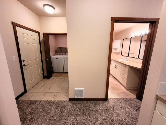 Photo - 910 Gladstone St