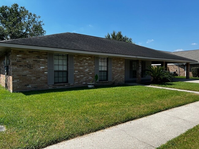 Building Photo - 4 Bedroom, 2 Bathroom, large yard, 2 car c... Rental