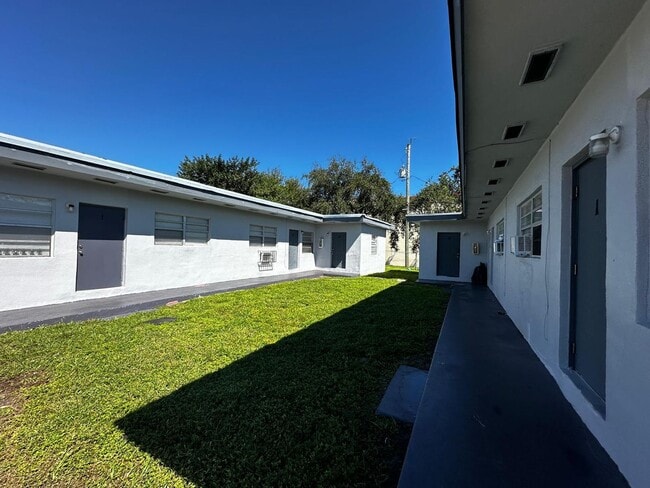 Building Photo - LC 07:129 SW 5th CT Unit 3