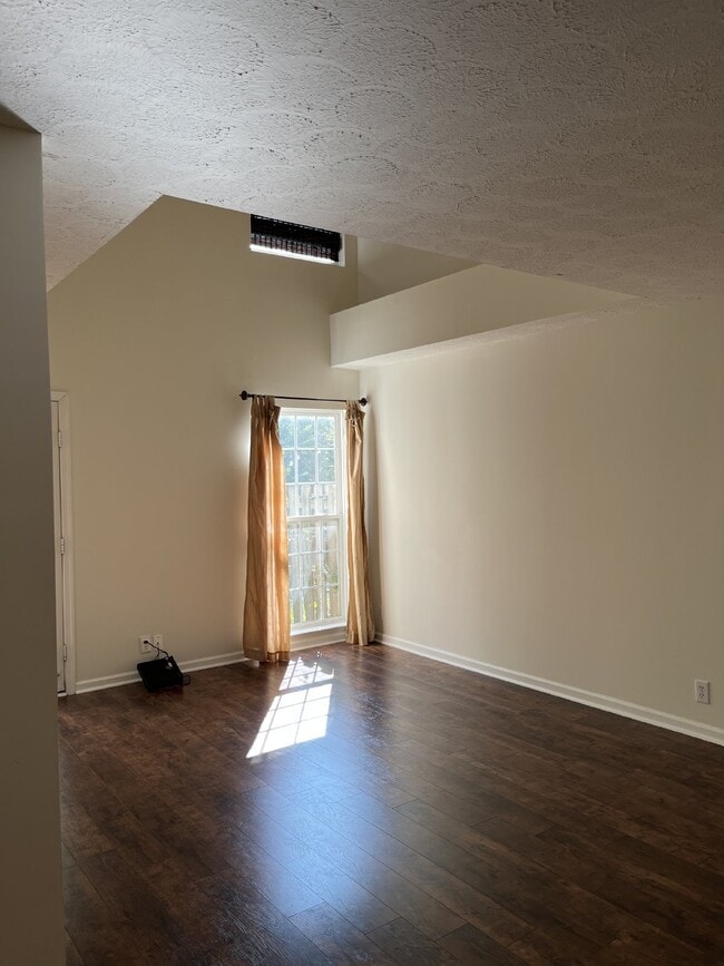 Photo - Charming 2 Bed, 2.5 Bath Townhouse in Nashville - Perfect Rental Opportunity!