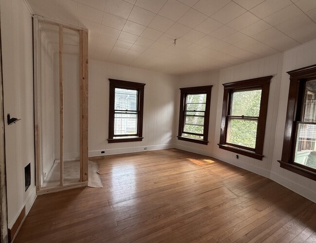 Photo - 267 N Main St
