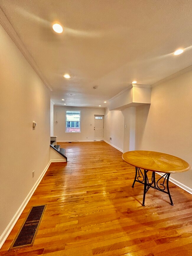 Photo - 2233 Bonaffon St