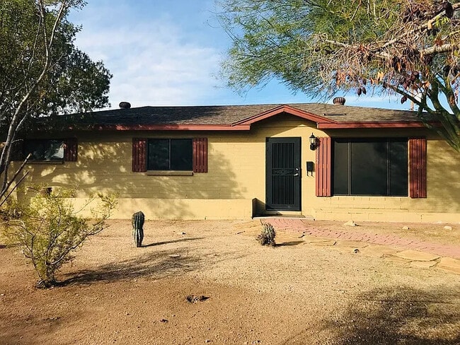 Building Photo - Beautiful 3 bedroom home