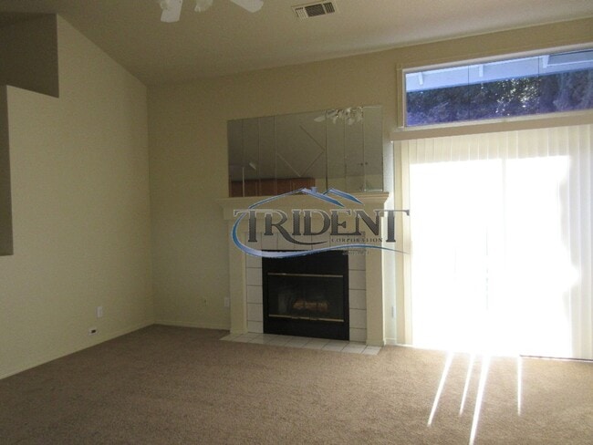 Photo - 4892 Clydebank Way