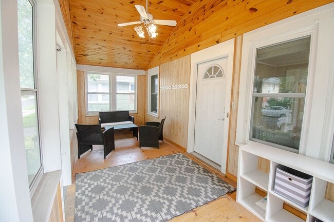 Photo - 610 Lyndale St