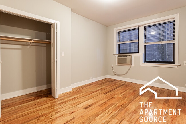 Photo - 837 W Wolfram St Unit 105