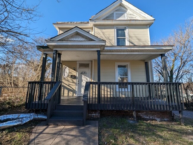 Building Photo - 301 Walnut St Rental