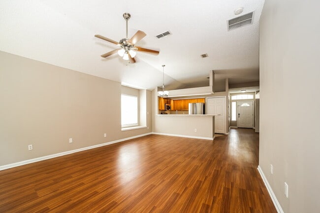 Photo - 2859 Centerwood Dr N